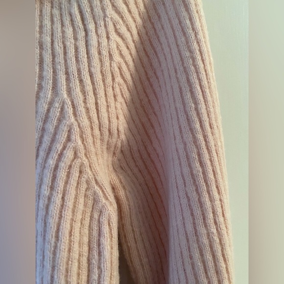 Banana Republic Merino Wool Pink Tunic Turtleneck Sweater. Size M - Picture 3 of 6